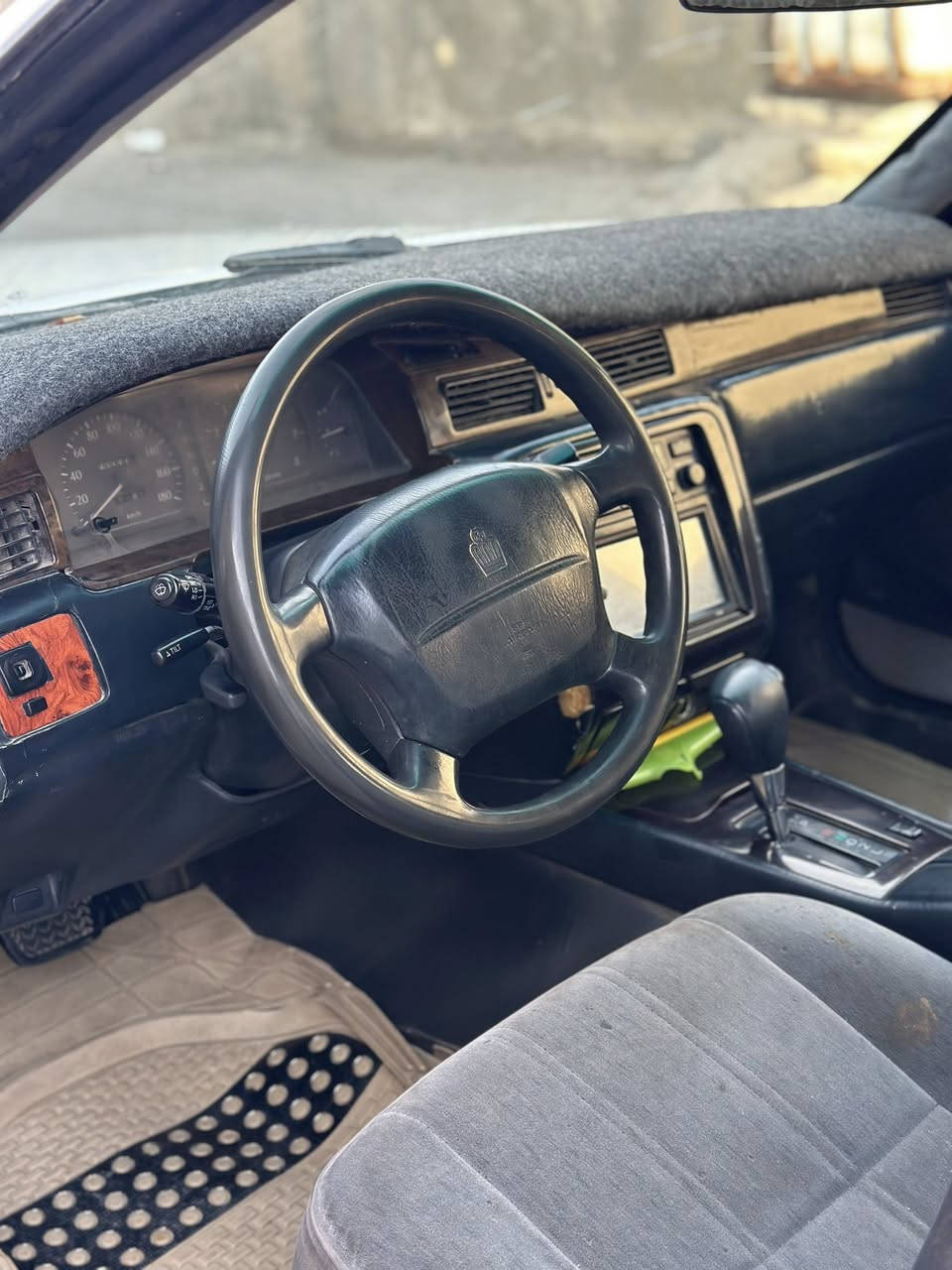 السلام عليكم راس الثور فلات موديل 1997 مشروع وطني سنويه لغايه 2029 مكفول من الكص ونقل الجثه والعيب الشرعي وكافه لاصوليات محرك وكير ستوه شادهن تبريد ثلج حداديه بلكارتون كهربائات كله شقاله طخم تاير كرستال اصل سياره جديده مابيه اي نقص عنوان السياره البصره السعر 79 بيه مجال قليل هذه رقم الموبايل ***********
