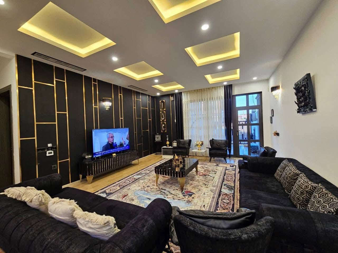 کوردی - عرەبی 

خانووی VIP  بۆ فرۆشتن لە هەواری شار 

▫️٢٣٠ مەتر 
▫️نزیک شەقامی کۆیە 
▫️بەرامبەر بەوابە 
▫️٥ ژووری نوستن 
▫️٣ حەمام
▫️گسکی کارەبایی مەرکەزی
▫️سیستەمی شوفاز
▫️ئەرزی پارکێت
▫️کەوەنتەری لەگەڵدایە
▫️نرخی ١٨٥،٠٠٠ $ دەکاتە ١٨ دەفتەر و ٥٠ وەرەقە و  مامەلە 
___________
بیت VIP للبیع في منطقة هاواری شار 

▫️٢٣٠ متر 
▫️قریب شارع کویە
▫️مقابل بوابە 
▫️٥ نوم 
▫️٣ حمام
▫️مکنسة کهربائة مرکزیة
▫️سیستم شوفاج
▫️الارض کامل خشب
▫️کاونتر مع بیت 
▫️السعر ١٨٥،٠٠٠ $ یعدل ١٨ شدات و  ٥٠٠٠$ زائد
للاستفسار
***********
***********
