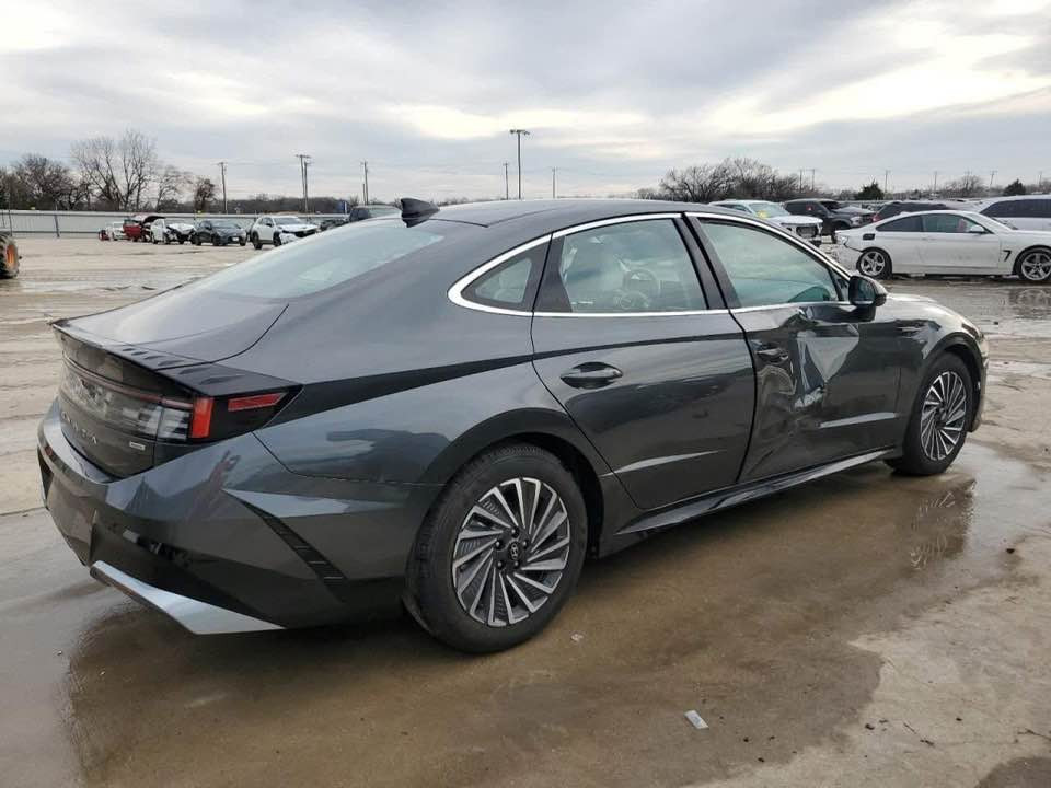 سوناتا 2024 هايبرد 
رقم بغداد بسمي 
السياره مبدل باب السايق والصدر شرط الوكاله

السياره بدون ايرباك جديده حيل 

فول فول عدا البانوراما 
بصمه 
رادار امامي وجانبي
شاحن وايليس
نفكيشن
كراسي كهرباء 
اضائه LED 
كير تعليك
شاشه ايباد 
داخل ابيض ملكي
تبريد قطعتين
قياده الي
تحديد مسار وهواي بعد مواصفات

للاستفسار الاتصال 
***********
