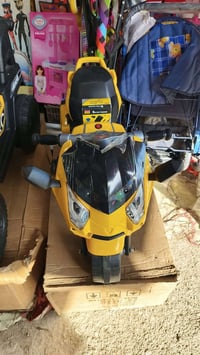 سيارات شحن ودراجه شحن من عمر1سنه الى9سنوات وجميع الالوان للطلب التواصل...