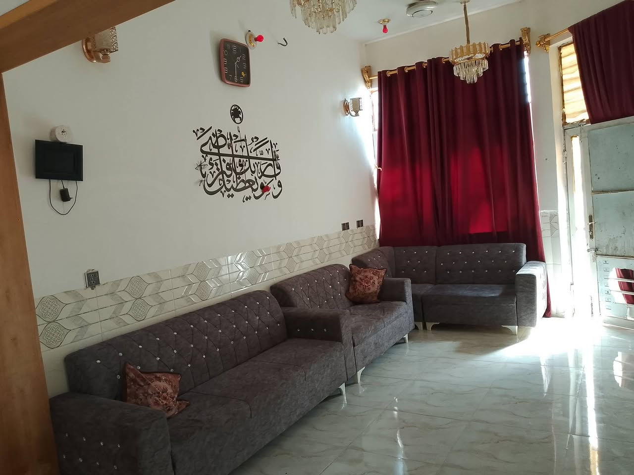 يا الله اللهم صل على محمد وال محمد
بيت البيع طابو صرف طابقين بل حله تاجيه نادر ور المطحنة شارع 20 قرب صيدليه البيت مطلوب سكان 42 ينزل من السعر كل الخدمات موجود الاستفسار هذا رقم ***********. وستاب.
