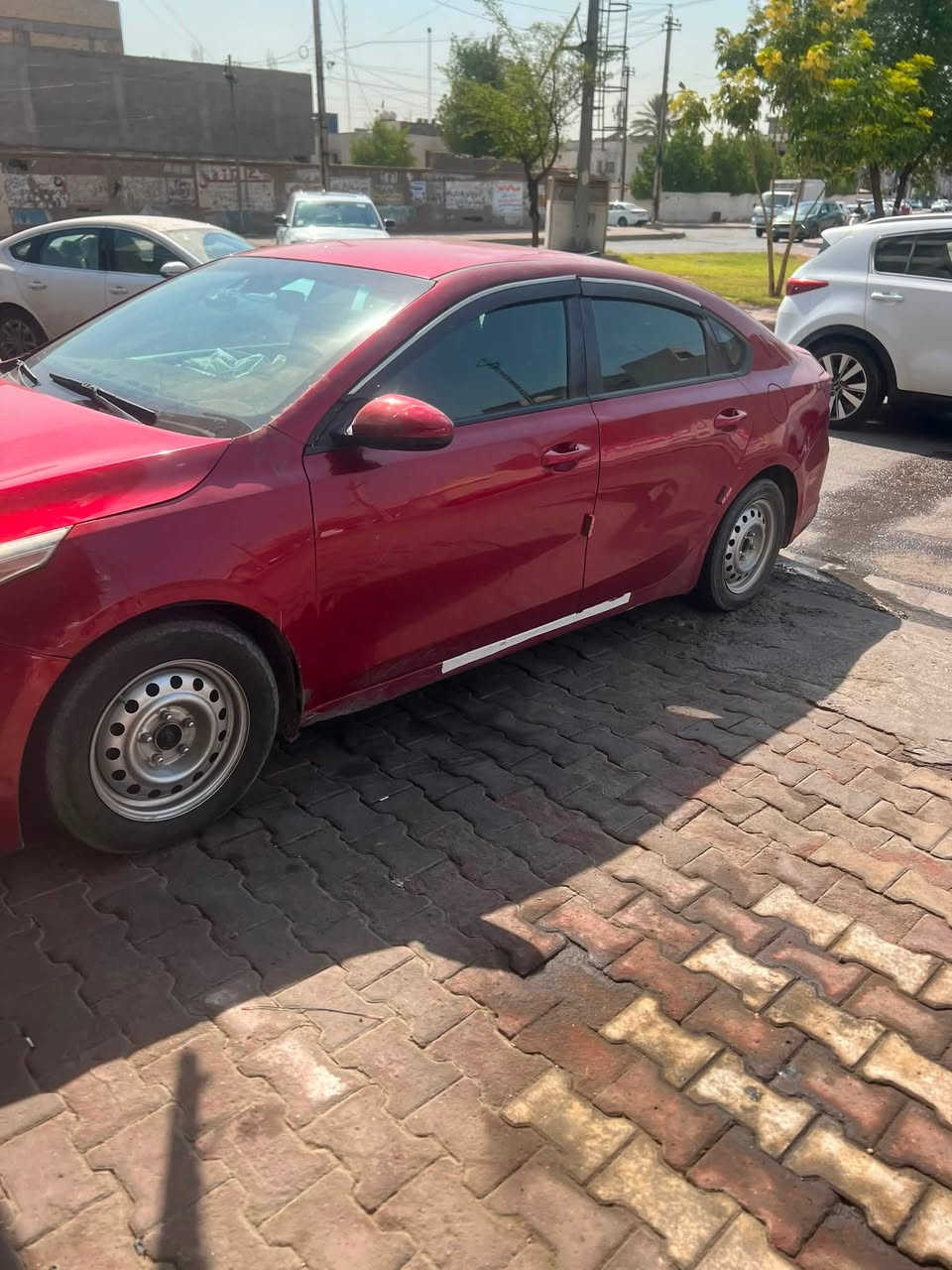 السلام عليكم
للبيع كيا فورتي موديل 2019 
**تفاصيل السيارة:**
- المحرك: 2000cc دوش DOHC
- الكير: اوتوماتيك AT
- العداد: [180] Mi شرعي
- اللون: [احمر]
- وارد: [امريكي]
- الرقم: [بغداد] 

**المواصفات:**
- تحكمات ستيرن
- رادار امامي + مانع تصادم
- [, شاشة, كاميرا, ..]

**
- 

**السعر المطلوب:** [100 ] $ وبي مجال بسيط للشراي الصدگ
**المكان:** بغداد - [الزعفرانيه]
**للاستفسار والاتصال:** ***********
