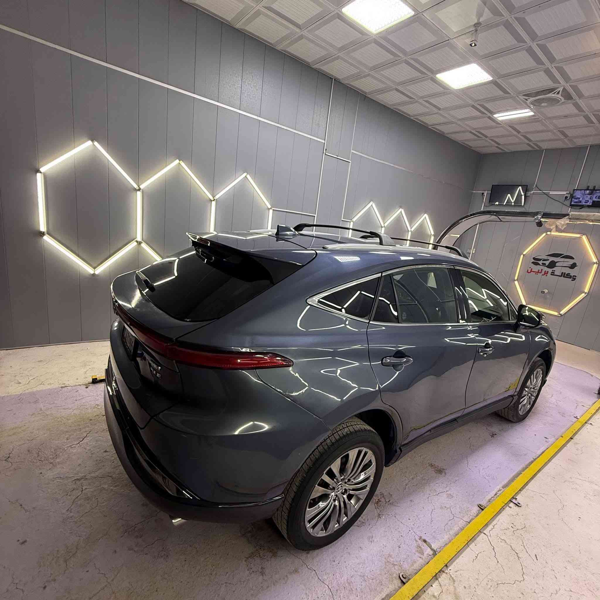 سلام عليكم
للبيع او مرواس حسب القناعه 
السعر 235 وبي مجال لشراي
تويوتا فينزا 2023 – هايبرد XLE وارد امريكي حادث موضح هلال الجامرلوغ صبغ فقط كما موضح في الصور والباقي لايوجد صبغ

سيارة SUV أنيقة تجمع بين القوة والاقتصاد، مع مواصفات راقية تناسب جميع الأذواق!
ا
المواصفات: – محرك 2500 سي سي هايبرد 
– نظام دفع رباعي  (AWD)
– فول عد البانوراما 
- نظام كاميرات 360 درجة (4 كاميرات) 
– مرقمة  بسمي شرط التحويل 
– مقاعد جلد  بتحكم كهربائي
– تدفئة وتبريد للكراسي الأمامية
– شاشة وسطية كبيرة تدعم Apple CarPlay وAndroid Auto
– عداد ديجيتال متطور
– صندوق خلفي كهربائي
– إنارة LED أمامية وخلفية
– تشغيل بصمة + دخول ذكي
– تحكم كامل من الستيرن
– نظام تثبيت سرعة ذكي
– حساسات أمامية وخلفية
– مكيف أوتوماتيكي ثنائي المناطق
– حساس امامي خلفي 
– نظام سماعات jbl 
العداد 20 الف مايل قابل للزيادة 
الموقع: ديالى /الخالص 

للاستفسار: الاتصال ع خط او،واتساب
***********
