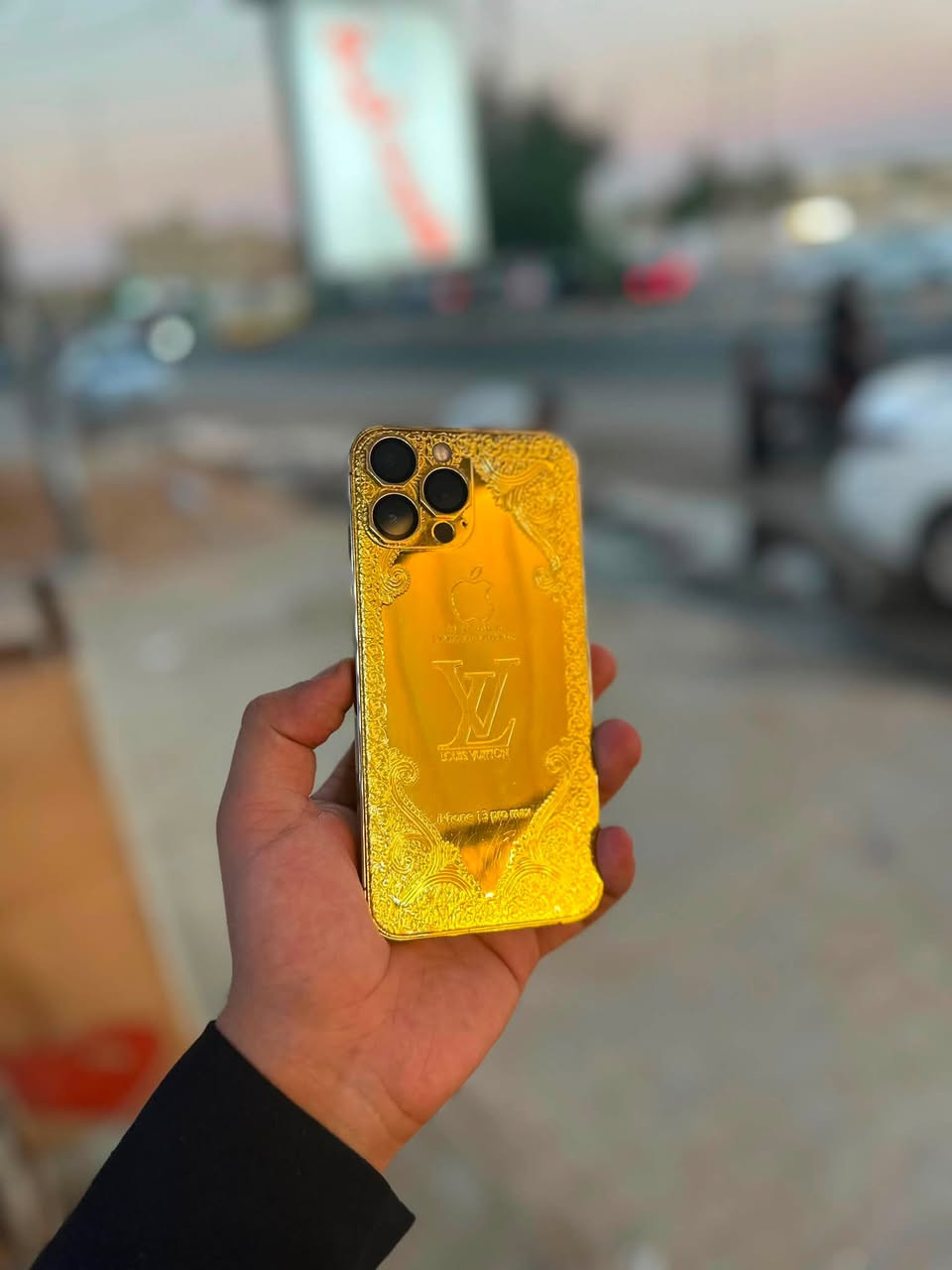 الذهب لذهب🔥🤴
13 برو ماكس
ذاكره 256 
بطاريه 79 بلادي 
وتر مامفتوح نهائيا 
فقط بي اشعار كامرا (اشعار فقط ممبدله) 
مطلي ذهب عيار 24 🥇🪎
نضيف كلش 
سعره 715 بي حك جيه 
مكاني نجف تقاطع الهنديه 
***********
