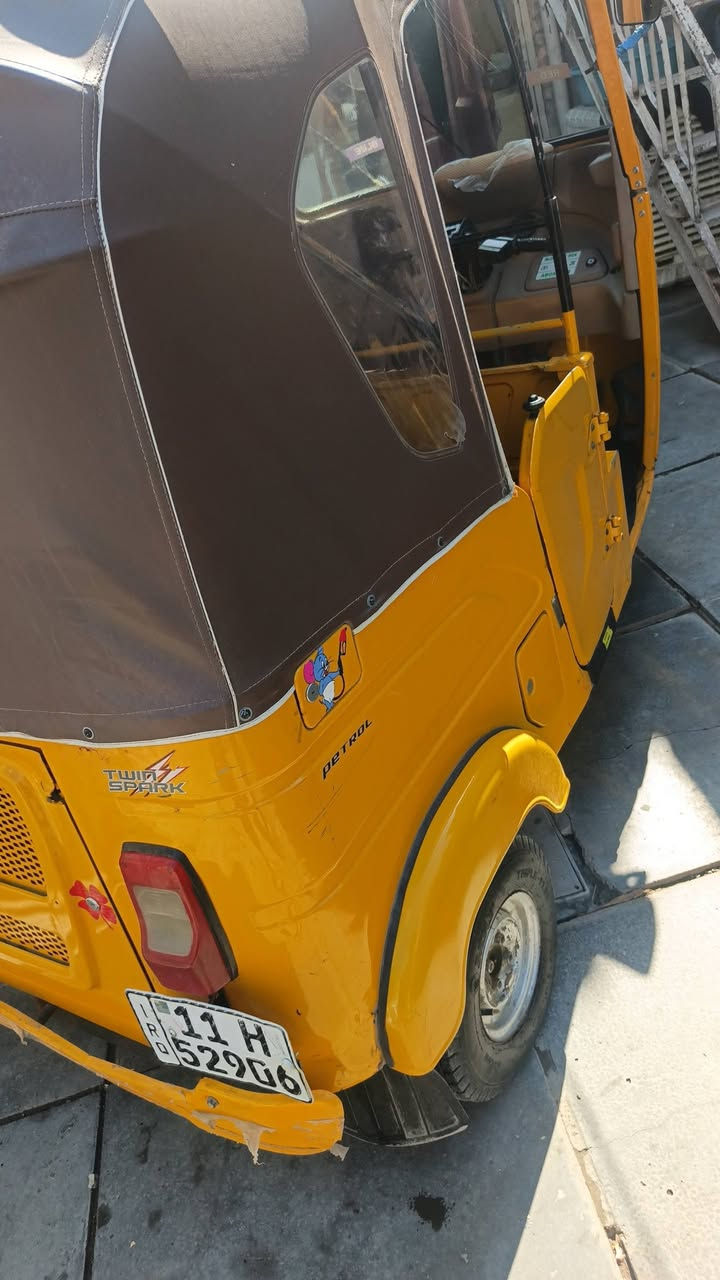 السلام وعليكم تكتك 21للبيع مكينه مجفته تجفيت شركة جديد بيهة بارد يم البك لايت فقط البقيه مكفوله سعر 7و300 مكان بغداد العبيدي الاستفسار الاتصال ***********
