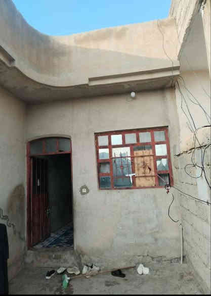 بيت للبيع 150 متر 
عنوان موصل جانب الايسر ملايين ثانيه 
قرب جامع العادل
 سند زراعي 25 
غرفتين هول وستقبال مطبخ وصحيات 
سعر 35 الاستفسار اكثر اتصل 
*********** بي واتساب
