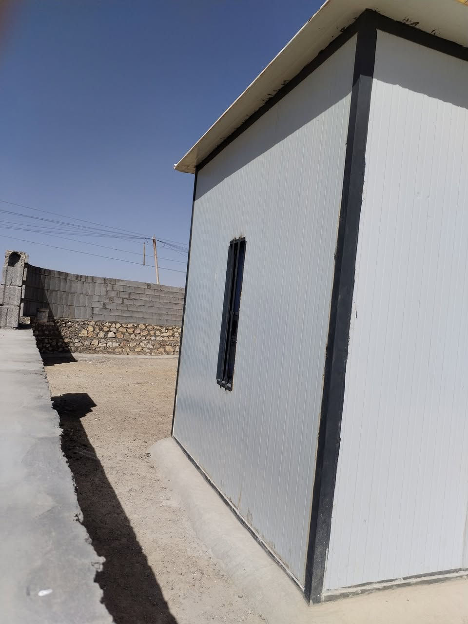 سلام عليكم كرفان اللبيع حديد كلش ثقيل كذالك سندويج جديد مو مستخدم وصارله شهرين من نصبته كلش نضيف رتفاع 3 عرض 3 طول 3 سعر 950 وبي مجال بسيط وبل قساط مليون 50 الف مكانيه ناحيه الوفاء رقم هاتف ***********
