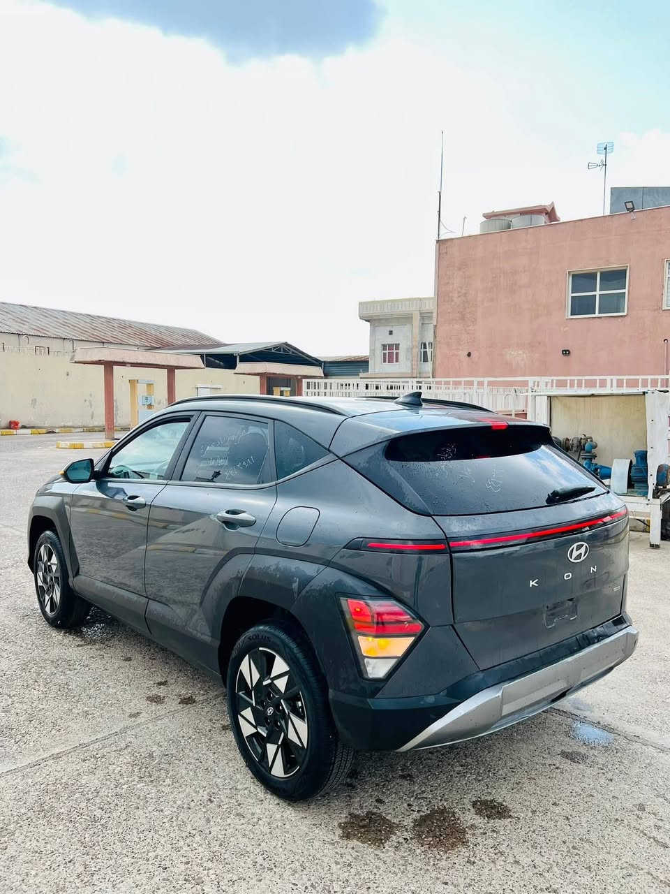 هونداي كونا 2024 
محرك  2000 دوش  
لون سمنتي
ماشية 11 الف فقط
حادث 🔻صندوق صبغ بدون دواخل + بونيد تعديل pdr
ايرباك ستيرن سستيم بلادي ✅

مواصفات SEl
بصمة 
كاميرة
داخل ابيض  
تبريد مركزي امامي وخلفي
شاحن لاسلكي 
ابواب بصمة
ويل كب كروم
كشنات كهربائي
تبريد مركزي امامي وخلفي
مصابيح LED أمامية.
مصابيح LED خلفية.
أضواء ضباب.
أضواء LED ساطعة خلال النهار
نظام الدخول الذكي.
نوافذ كهربائية.
حساسات خلفية لصف السيارة
نظامي  Android Auto و Apple CarPlay.
نظام الملاحة GPS.
اتصال Bluetooth.
اتصال USB.
مدخل AUX.
نظام تثبيت سرعة ذكي.
تشغيل المحرك عن بعد.
نظام تثبيت السرعة.
مكيف أوتوماتيك

سعر 146 ورقة ( بدون رقم ) تترقم شمالي
العنوان / اربيل شارع 100 ( معرض اربيل كارس )
للاتصال واتساب ☎️ ***********☎️***********
