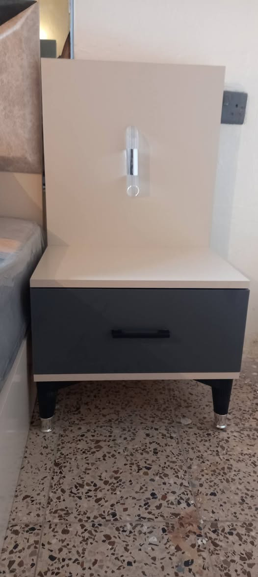 السلام عليكم غرفة للبيع 5 قطع كنتور 6 بيبان جديدة ما مستعملة ابد للأمانة اشتريته قبل سبوع ب 625 مع النقل والشد وسعر البيع حالياً 475 وبيه مجال بسيط.. هذا رقمي ***********
