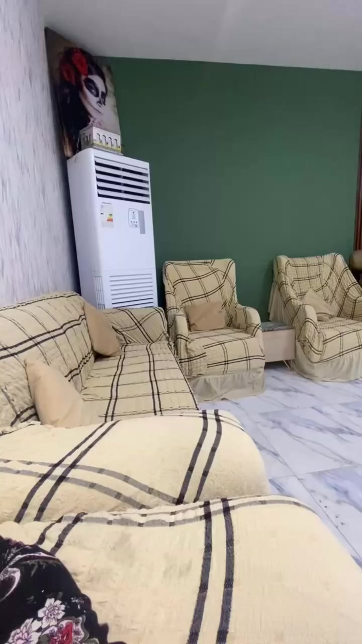 صالون متكامل للبيع
سبب البيع /عدم التفرغ 

للاستفسار المراسله عبر الواتساب ***********
