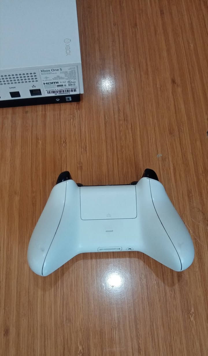 سلام عليكم
Xbox one s
جهاز ما داخل صيانه شرط لوك ستيكر
نضيف مابي شخوط
مساحة 1T يده اصليه 1
صندوق وغراضو الاصليه كامله
استخدام جدا قليل
سعر 200 وبي مجال بسيط
مكان موصل
تواصل خاص او ***********
