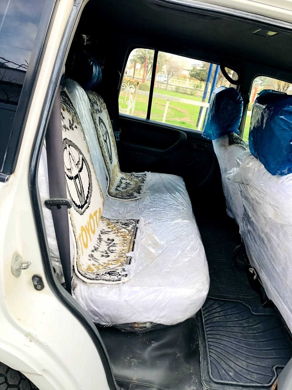 سعر بلاش ...ماشەڵا لەماڵی هەمو لایەک تاقانە 
.
.
سعر (٨٨ )ومعامەلە   مۆنیکا مۆدیل ٢٠٠١   حیزام بۆیاغ لەسەرساغی لەشانەکەن بۆ خوارەوە سەقفو شانەکانی بەشەرت تەنیا بۆجوانی کراوە جگەلەیەک چامنلغی دواوە لای سایق کە پێشتر بۆیاغی هەبووە پێشتر هیچی نەبوە . گرومەکینەو ئەکسل و دەبڵ ئەکسل و تەبرید ساردو گەرمی بەشەرت  چوارتایەی تازەحەفتێکە بۆی بەستراوە   . سەیارەکە ناو بۆرە فول عادیە زۆر پاکە  ئارمی   
ئێسقانی سلێمانیە تازەکراوەیەوە
.
***********
