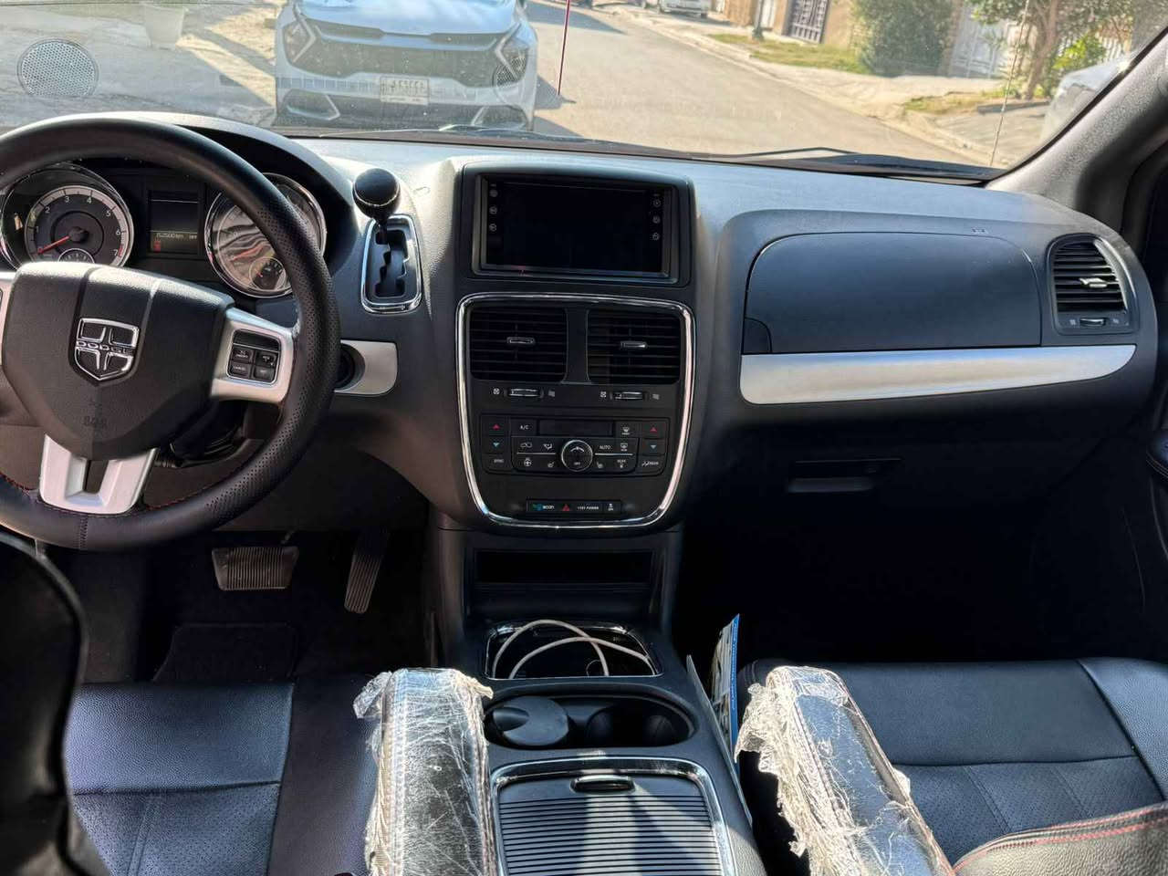 السلام عليكم من رخصة الادمن دودج كرفان موديل 2019 فئة gt فول مواصفات
شاشة اعطال

تبريد شاشه 

بردات 

بيبان كهرباء + شفط

 داخل اسود

وبعد هوايا مواصفات

ماشيه 90mi سياره جداً نضيفه وجديده ولا كلوب بالدشبول استخدام شخصي حادثه باب تبديل نفس اللون وشويه من باب السلايت جوه التريشه بالضبط بدون ارباك صور الحادث مرفقه بالمنشور

السعر ٢١٠ورقه مجال بسيط رقم بغداد 

لاستفسار اتصال على الرقم *********** واتساب 

المكان بغداد بغداد, العراق
