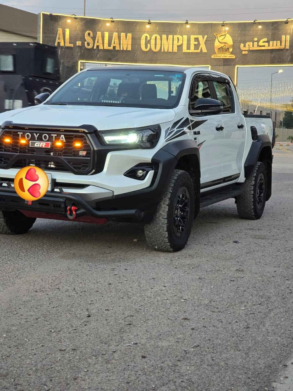 تحيه طيبه
بيكم هايلوكس جي ار سعودي ام المنفاخ دبل سنتر لوك 
مكفوله كفاله عامه ماشيه ١٨ الف السياره عليها تجهيز من عالم السيارات تلبيس دوشمه جي ار كاعيات كاربون فايبر مازدات 
درع محرك درع امامي هوك خلفي هواي غراض تخم تاير كودرج جبلي هواي بعد تفاصيل رقم بغداد بسمي  ***********/***********
