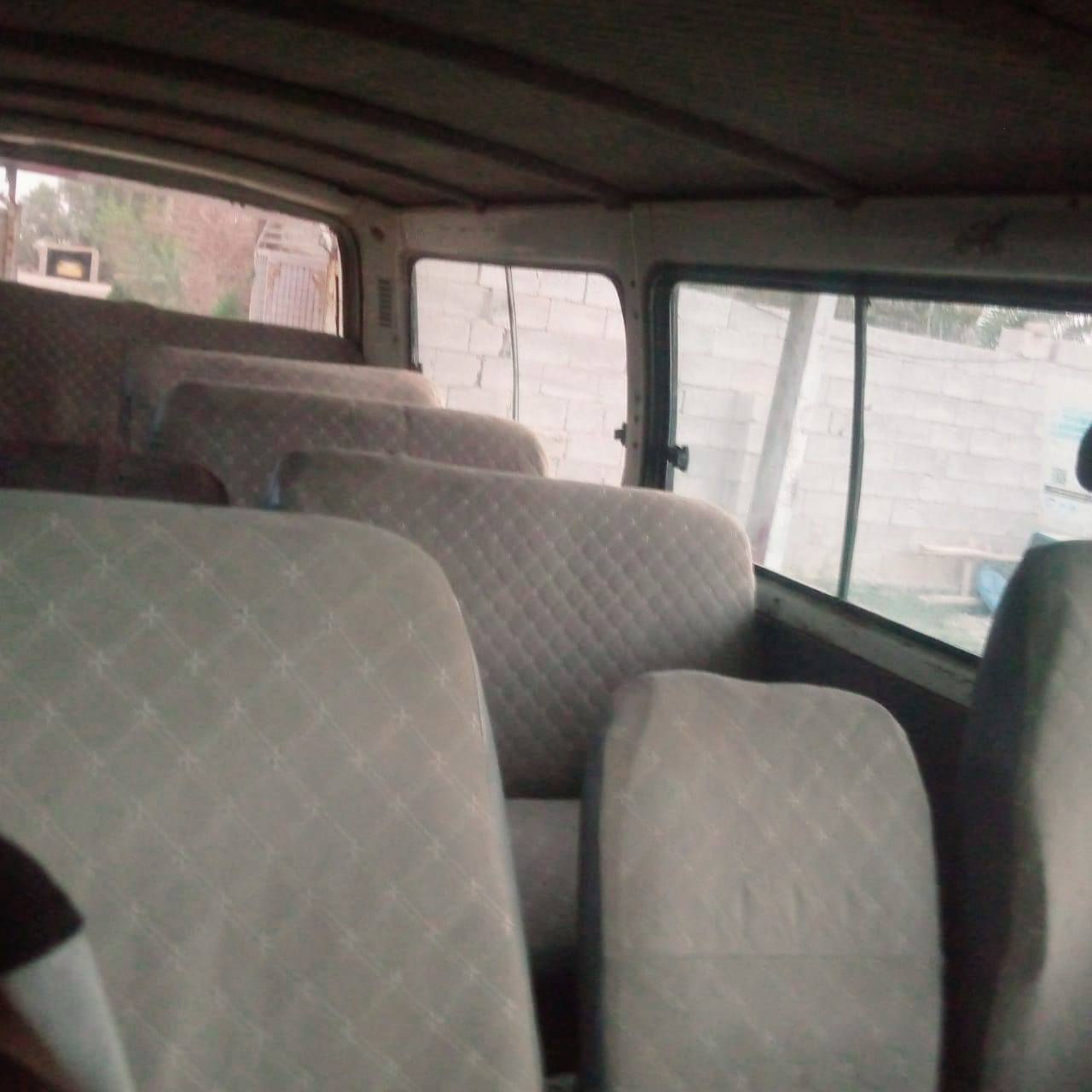 تيوتا هايس ١٤ راكب دجة ناصية موديل ٩٥  سنوية لغاية ٢٧ رقم واسط ألماني محرك كاز بريجو تخم تاير جديد داخلها نضيف صدر أمامي + خلفي كلة جديد كهربائيات كلها شغالة السعر٣٥ بيها مجال بسيط  مكان السيارة الكوت الاتصال على الرقم ***********
