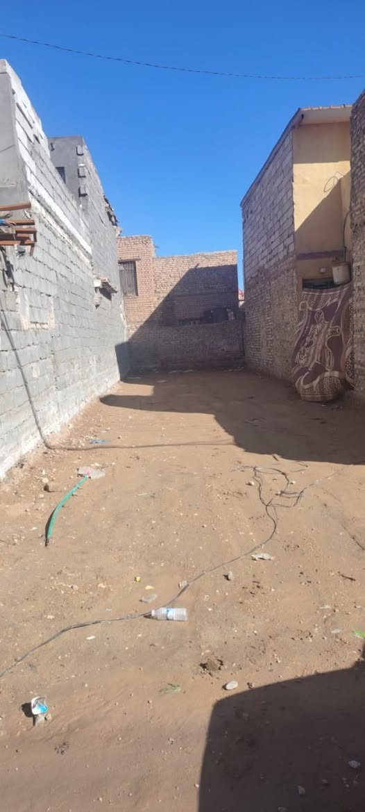 قطعة 100 متر  5*20 للبيع في حي العامل قرب مول الباقر للاستفسار الاتصال على الرقم 

***********
