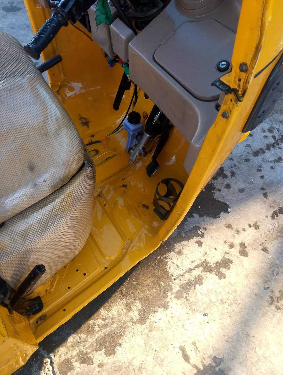 سلام عليكم تكتك موديل 18 رقم وسنويه باسمي تحويل ثاني يوم امصلحه الدوسه لاماميه والذيول مالته تكتك نظيفه جدن اتصل ***********
