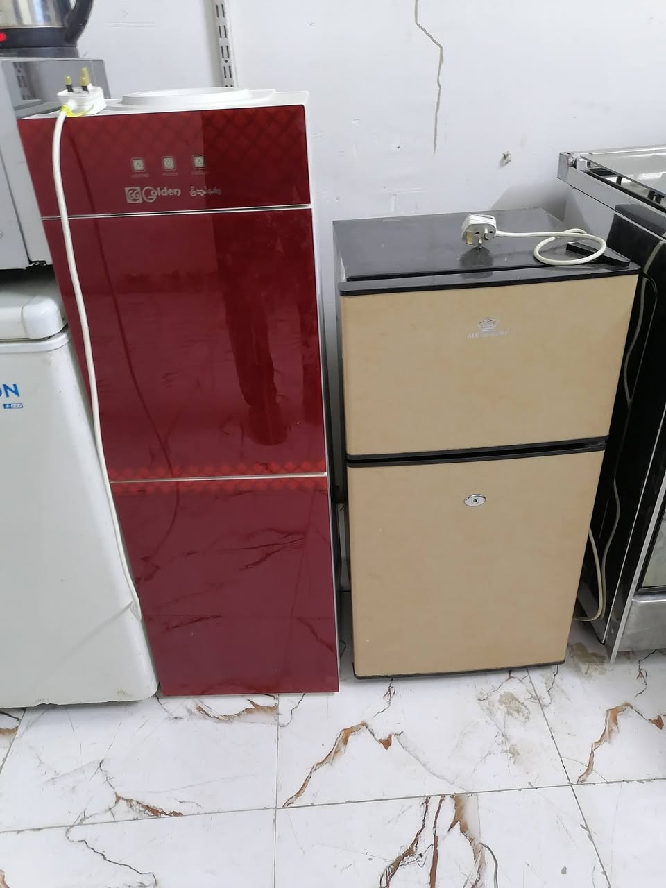ثلاجه وبراد ماء مستخدم
ثلاجه صغيره
براد حار بارد
شرط شغل ونظافه
العنوان الشطره
شارع معمل ثلج قرب كراج حي الزهور
الاتصال والاستفسار
***********
