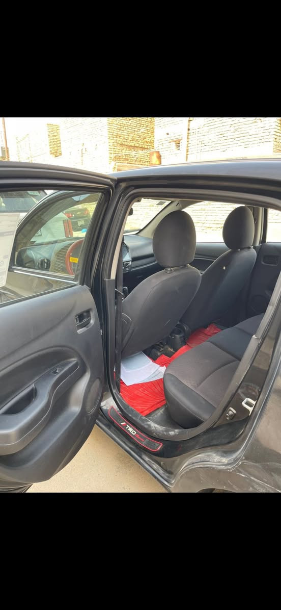 السعر 69 ورقه وبيهه مجال
ميتسوبوشي ميراج ياباني 2017 
وارد امريكي بيهه رشات صبغ 3 اماكن بدون اي ضربه قويه بدون دواخل شويه من الباب و الجاملغ حادث سطحي
سياره اقتصاديه كلش و مال داخل محرك 1300 وبيهه نظام ايكو رقمهه بغداد بأسمي
شاشه كبيره تبريد تدفئه كله شغال ماشيه بس 50 الف  تخم تاير جديد باتري جديد دسكات جدد عوزهه حداديه سنويه ساقطه من 2024 شهر التاسع 
سعر السياره 69 ورقه و بيهه مجال بسيط
رقم الشاصي ML32A3HJ0HH008149
المكان الناصريه مركز ***********
