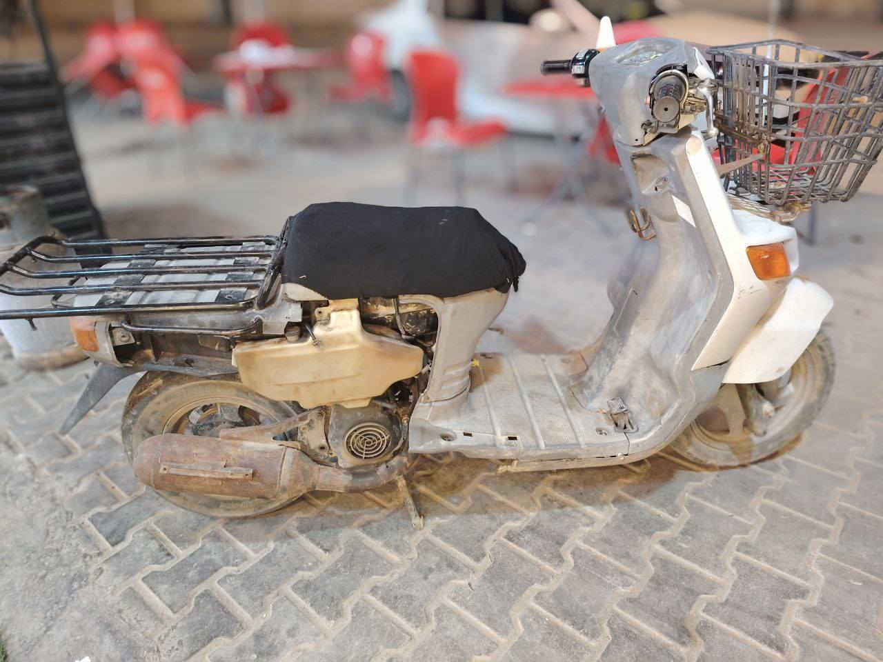 السلام عليكم ياماها بيكم ياباني محرك كل الزين بس عوزه كفرات خلفيه اشاير لايتات شغاله نكره سلف عوزه بس باتري بريكات شغاله سعره 175 مكاني اللطيفية مجاور المستوصف رقم هاتف ***********
