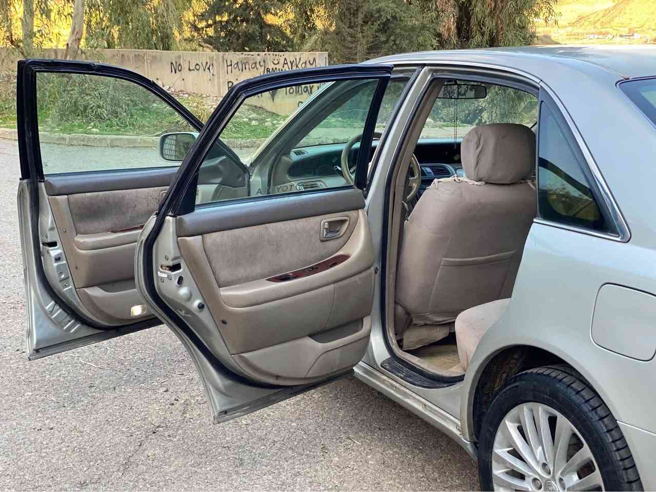 تۆیۆتا ئەڤەلۆن ٢٠٠١ خەلیجی
زۆر پاک و بێ کيشەیە هەموو گیانی ئیش دەکات گێڕو 
مەکینەی بەشرت بێ سەرف و بوخارە مەکینە ٣٠٠٠ ناو داخلی کرێمییە چوار تایە و ویلی لۆکی ٢٠١٣ی لەسەرە
سەنەوی و ژینگە و ڕەقەمی نوێیە تاکو ٩/٢٠٣١نوێیە بەناوی خۆمە ناوی لە حاسیبە نییە بەشەرت هەموو عیراقی پێ بگەڕێ 
نرخی ٦٩ گەڵا
شوێن تەق تەق
***********
*********** كويسينجاك, أربيل
