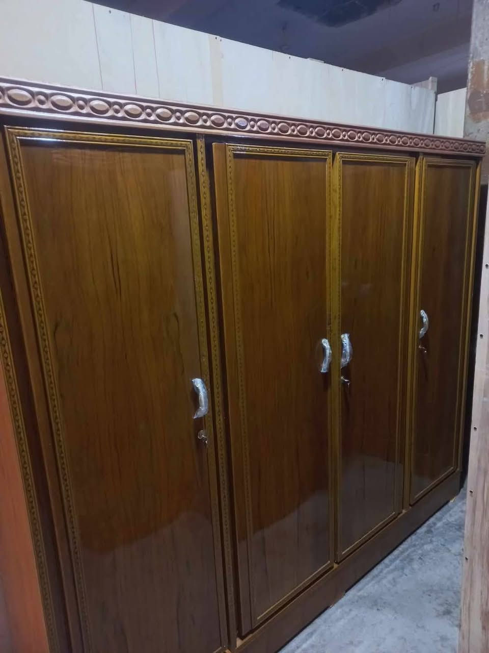 يوجد كناتير البيع جديد شغل حلو الستتفسار اتصل عله *********** يوجد واتساب
