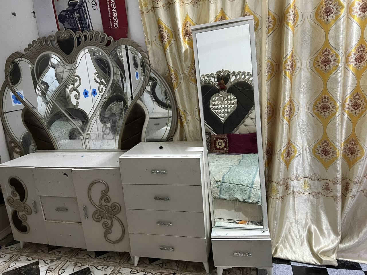 اللبيع قيم وخذه بما يرضى الله
***********
