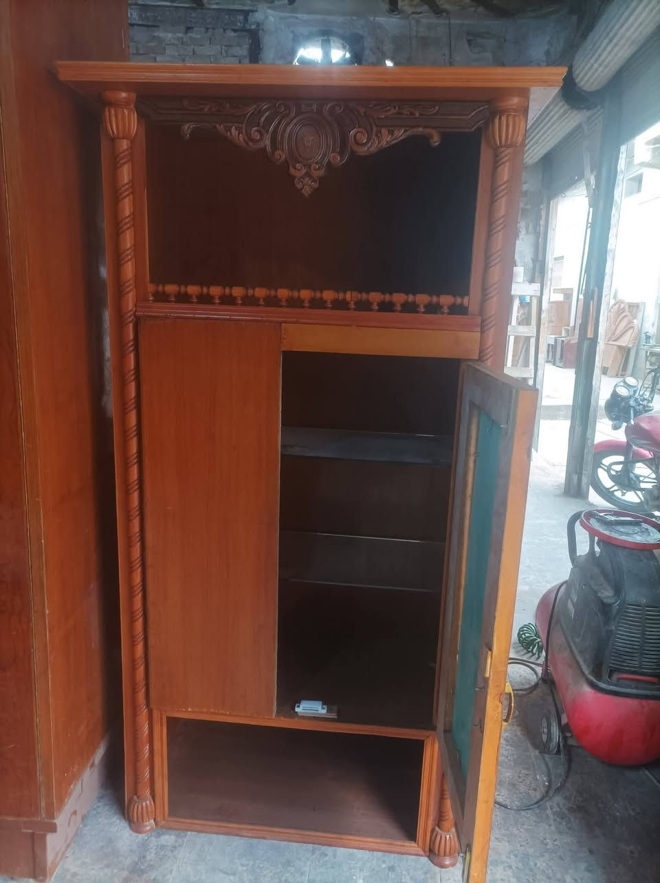 ميز مرايه نجارة ب60+ جربايه نجارة ب50+ميز جرارات ب20+ميز يرهم جوامه ب35 بلد سوق المسقف رقم *********** استفسار محل ياسر
