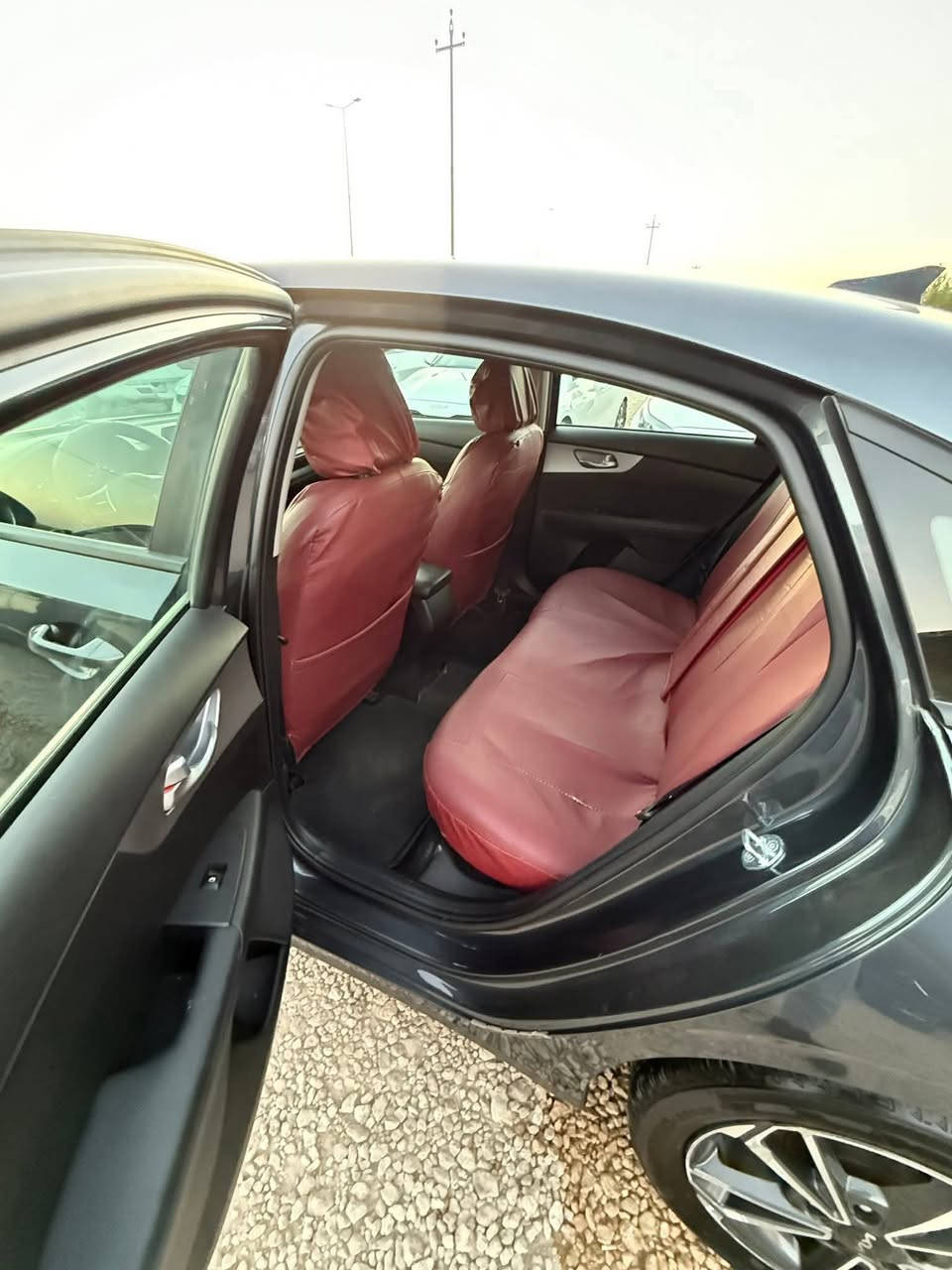 السلام عليكم ورحمة الله وبركاته للبيع كيا فورتي وراد أمريكي ظرر موضح بالصور مرقمه معوقين 
موديل 2024 
السعر 138 $
للاستفسار 
***********
