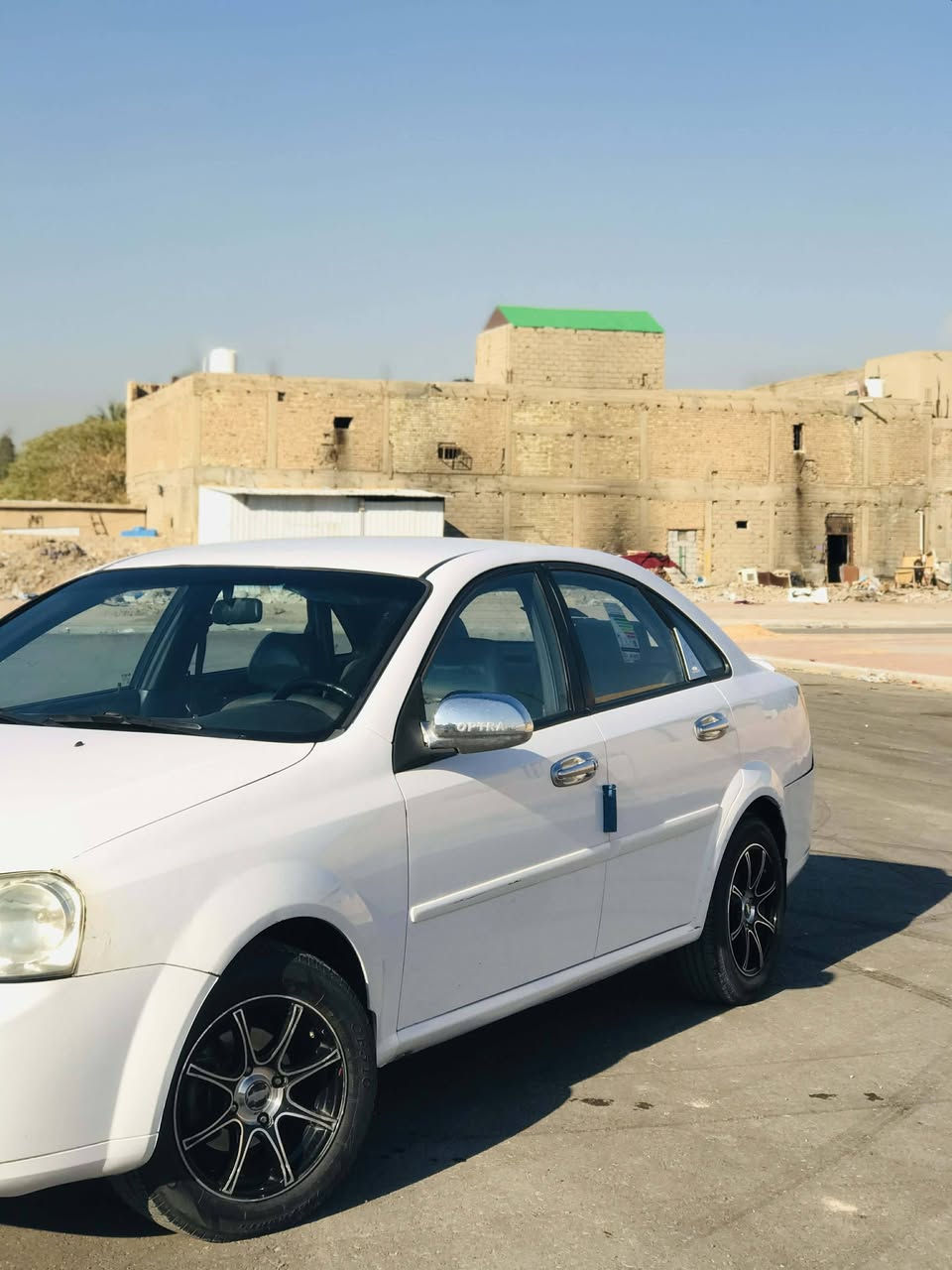 سلام عليكم للبيع شوفرليت اوبترا موديل 2009 رقم سليمانية جديد سنوية 2027  كير اوتماتيك محرك 1600 تخم تايرت جديدة تبريد شغال بس نقص غاز شاشة كامرة خلفية سيارة مكفولة من صبغ بيها ضربة خفيفة بخشم چاملغ وشوية من بنيد دوشمة جديدة سيارة حلوة ومرتبة مكان بغداد المدائن سعر 79 وبيها مجال قليل الاستفسار اتصل على رقم ***********
