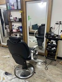 قراض حلاقة لل بيع كاملة مستعملات شهر واحد بس كلهن  ب300 07829825406