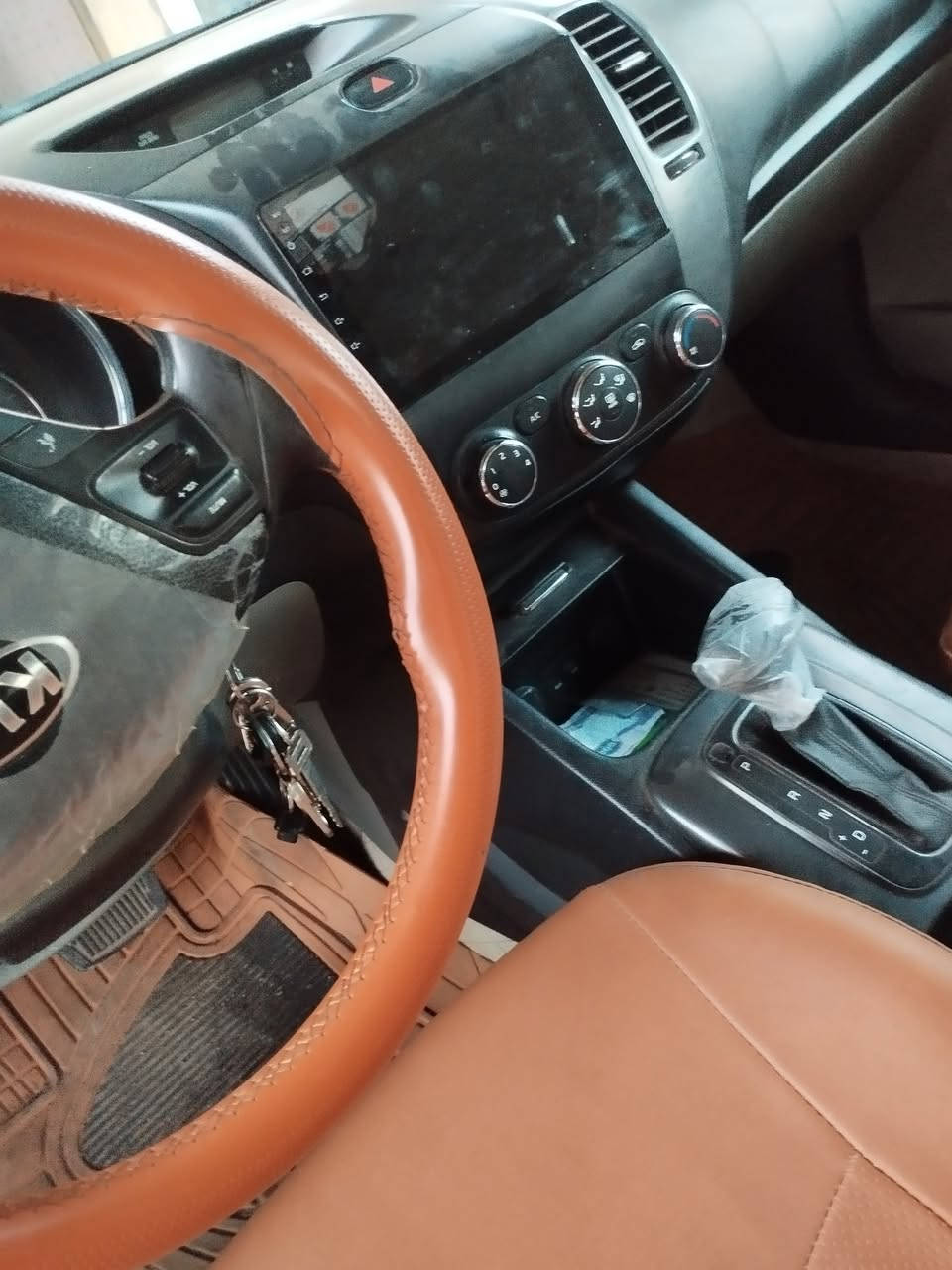 للبيع موديل 2014 بسمي كيا فورتي رقمي بي وات ساب ***********
