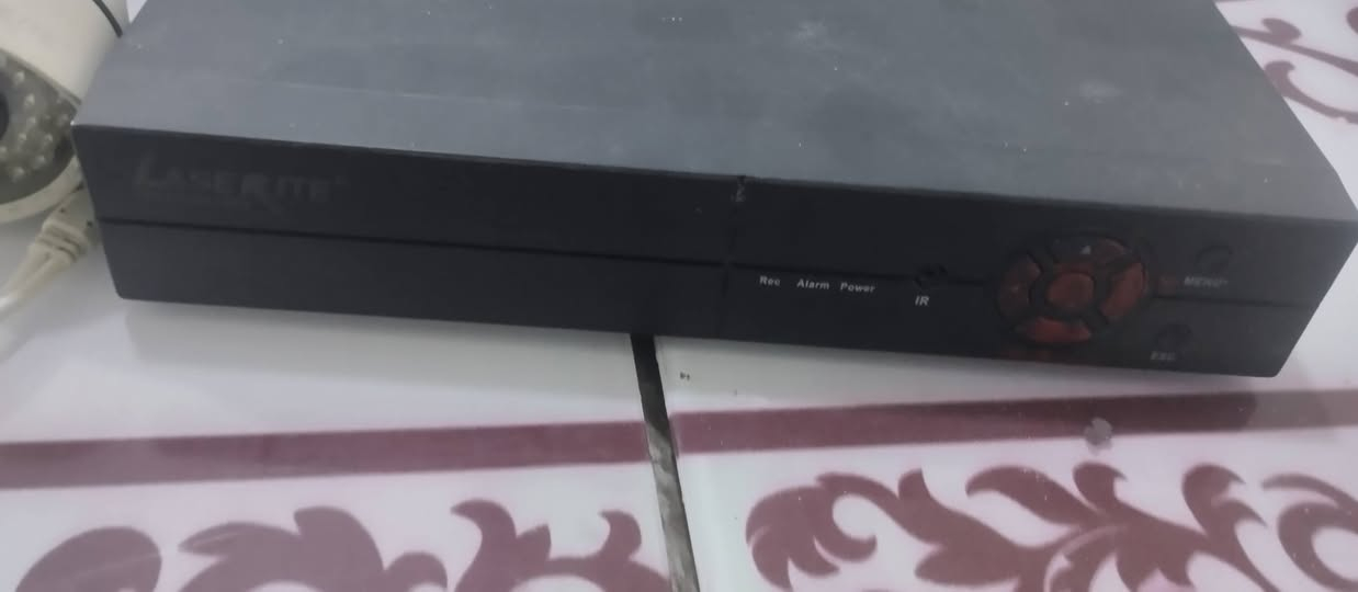 السلام عليكم ورحمة الله وبركاتة كامرات عدد 4وجهاز فقط 
السعر 45بغداد جسر ديالة ***********
