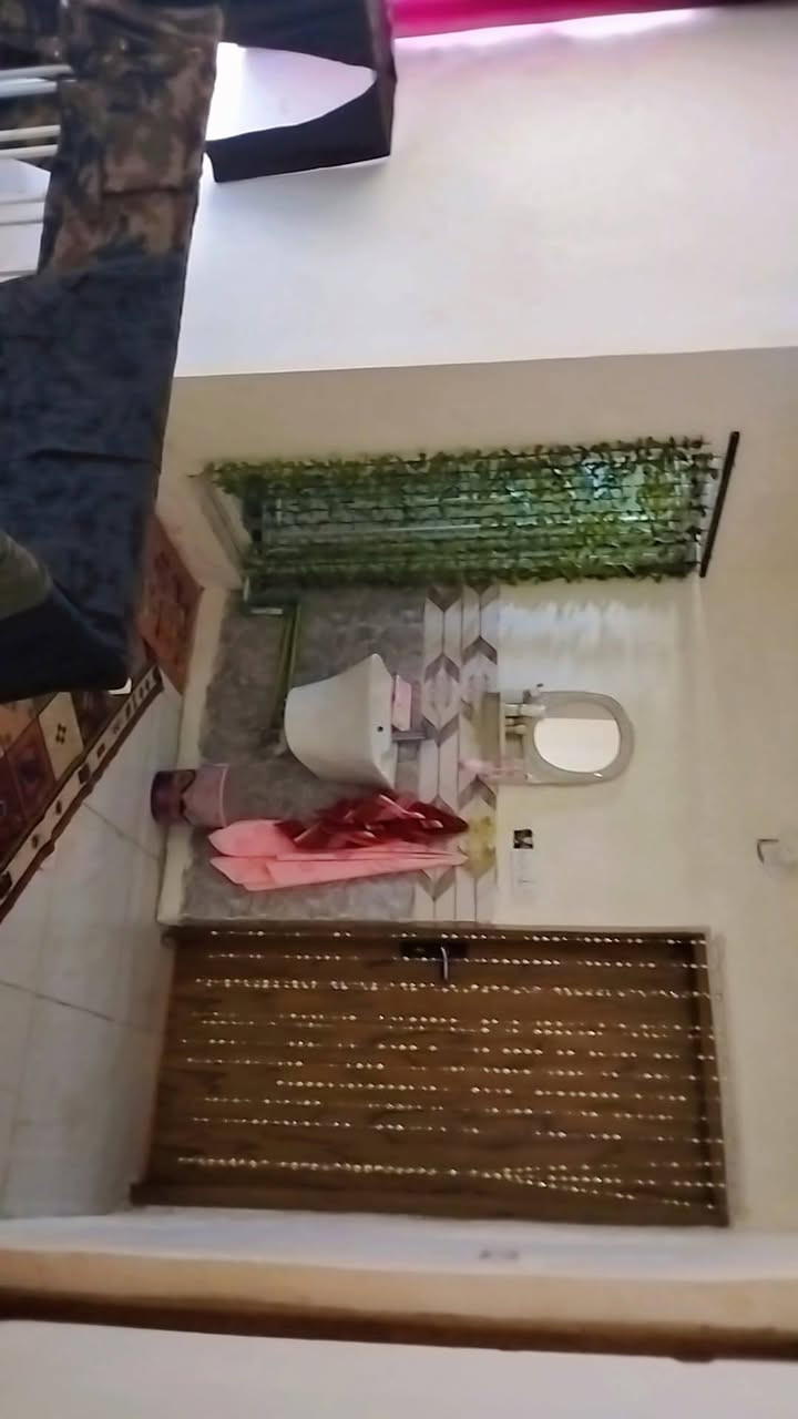 نصف قطعة للبيع قطاع 52 مربعة ركن شارع عريض مجاور مدرسة  ترميم جديد عام 2026 طابقين تحتوي على استقبال وهول وغرفة نوم وملحقات وكراج الطابق الثاني غرفتين كبار وحمام وصالة  وبيتونة وسطح شتايكر 
الاستفسار ***********
