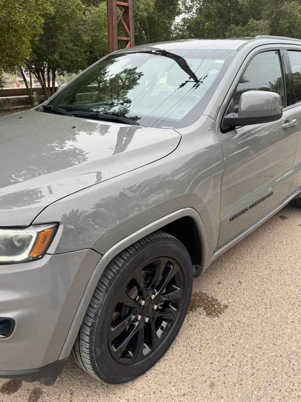 السلام عليكم.
-جيب كراند شيروكي (بلاك توب) 2021

-ماشية  79,000 ميل

-جنطة شفط

-بصمة تشغيل و بصمة ابواب

-دفع رباعي 4*4

-تشغيل عن بعد

-اوتو هولد 

-رادار امامي تحديد مسار

-فتحة سقف

-رادار خلفي 

-رادار جانبي 

-نقاط عمياء 

-لايت زينون بلادي 

- حساسات خلفي

-اوتو ستوب 

‏- ‎كشنات جلد وشامواه

-تدفئة كشنات 

- تدفئة ستيرن

‏-شاشة كبيرة و (Apple car play +Usp+Aux)

-نظام GPS (بوصله)

-كامرة خلفية

‏- ‎تبريد قطعتين + تبريد منفصل شاشة

- كشنات شامواه

- وبيها بعد مواصفات  

الضرر :-
جاملغ وبنيد بدون تبديل على وضع الشركة وشخط بالجاملغ الايسر قدر اربع معدل ع البارد ومكحل جداً بسيط فقط والباقي مكفول كفالة عامة

السعر: 28000 USD يعني ٢٨٠ ورقة وبي مجال 

مكان السيارة : بغداد زيونة

رقم الهاتف :  ***********
