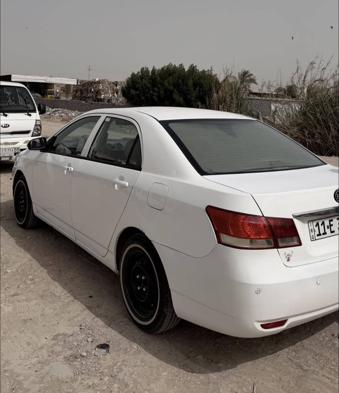 السلام عليكم 
بي واي دي جي 3
2013
بيها بارد باب راكب 
كير مكينه تبريد مكفولات 
السعر 60 وبيها مجال
***********
