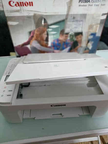 طابعة ملونة بضاعة امزون نسخ ضوئي من ماركة كانون PIXMA TS3351 شغالة جديدة غير مستخدمة تفاصيلها وتشغيلها بالكتلوك والعنده خبره بيهم يعرف بيها السعر 150 يتوفر توصيل للحجز خاص او واتساب ***********

