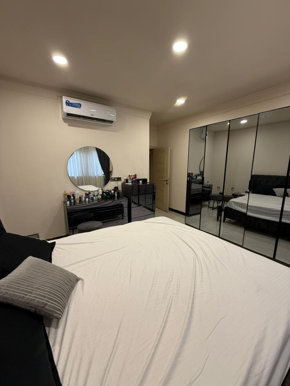 � 135 مليون مقدمة فقط + 98 مليون أقساط شهرية 🔥
🏢 شقة للبيع – حيفا ستي الجديد / شارع حيفا

📐 125م
🛏 غرفتين نوم
🏢 طابق 12 – إطلالة عالية

💰 السعر الكلي 233 مليون
ضمن مبادرة المصرف العقاري (قرض رسمي وتقسيط مريح)

📞 ***********

فرصة تملك حقيقية بمجمع حديث وموقع مرغوب 🔥
