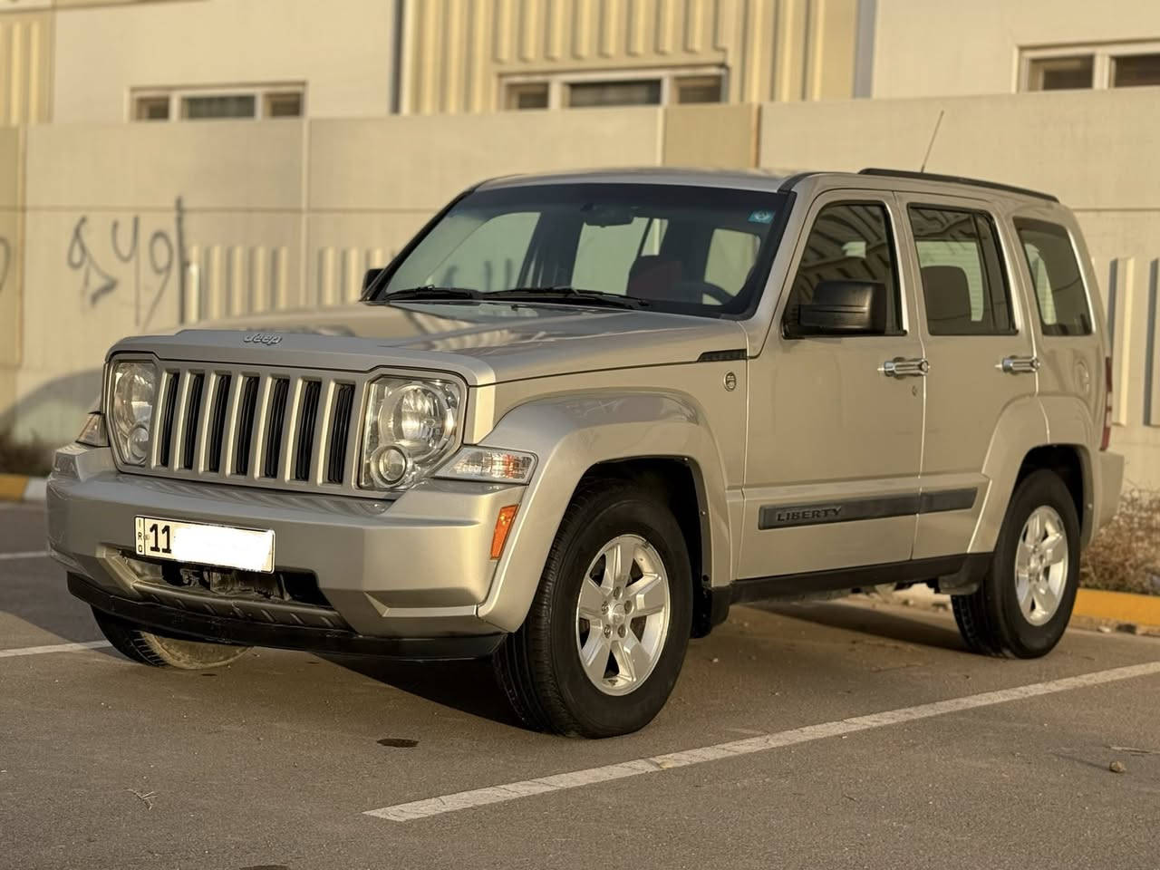 سلام عليكم
جيب لبرتي موديل ٢٠٠٩ محرك ٣٧٠٠
رقم بغداد الدولي الجديد باسمي / سنوية و رقم و هزة كله جديد يعني كبل تحول باسمك
السيارة جديدة جدا خارج و داخل و بالحقيقة احلى من الصور بهواي / السيارة ١٤ سنة على ايد وحده و استعمال جدا نظيف
تفتح بنيدها بعدها وضع شركة و مملعوب بيها ابد و ترايها شركة 
فور ويل شغال 
جاهزة من كلشي عليها سيرفس كامل 
كير محرك كهربائيات تبريد صدر كله مكفول 
السيارة بيها فقط جاملغ خلفي صبغ وشرط صبغ درجه اولى بدون دواخل و الباقي كله مكفول 
مكان السيارة بغداد / الكرادة 
السعر المطلوب : 98 $ ورقة
للإستفسار : ***********
