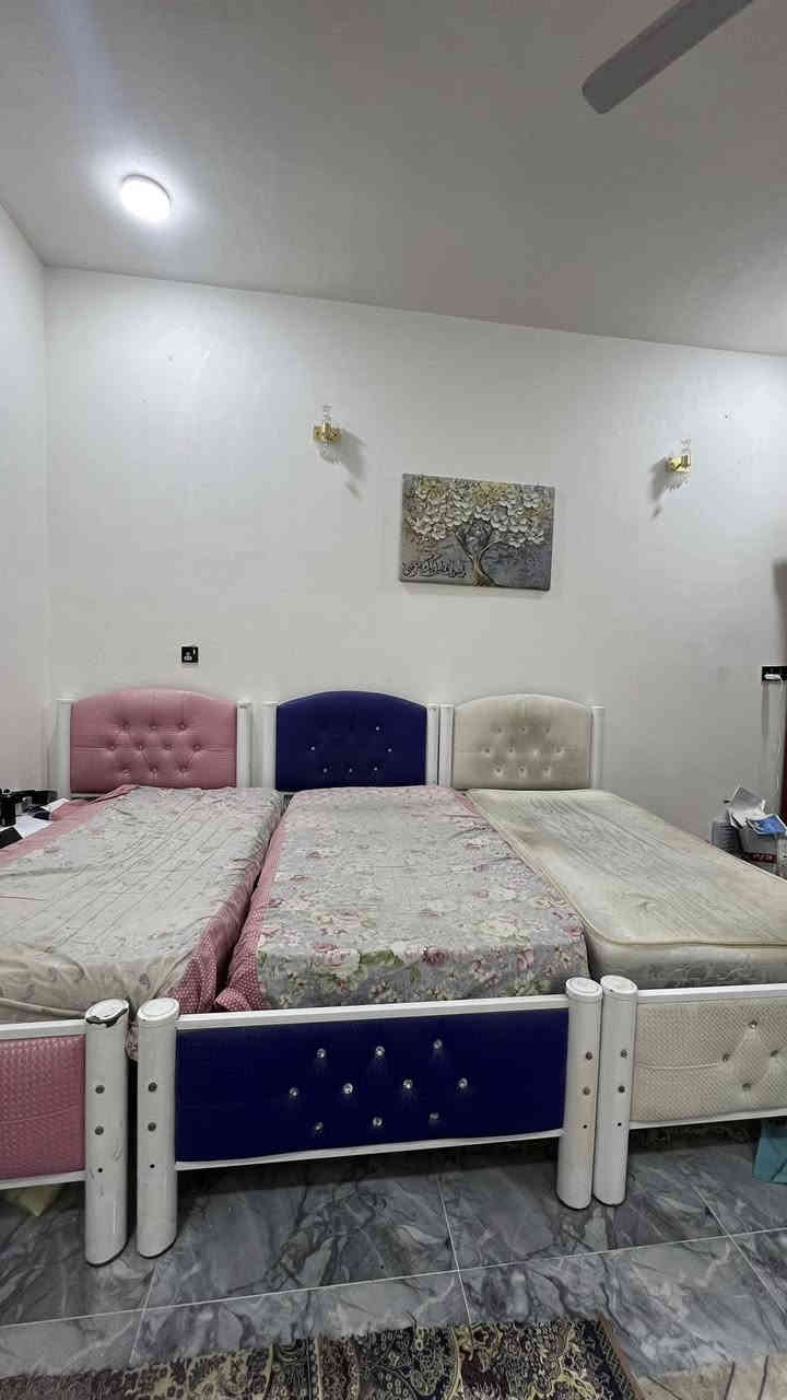 سلام عليكم
كنتور صاج خمس بيبان مع جرابي عدد 3 مع دوشك لكل جرباية 
الكل بحالة نضيفة مكاني كربلاء للاستفسار على الرقم
***********
