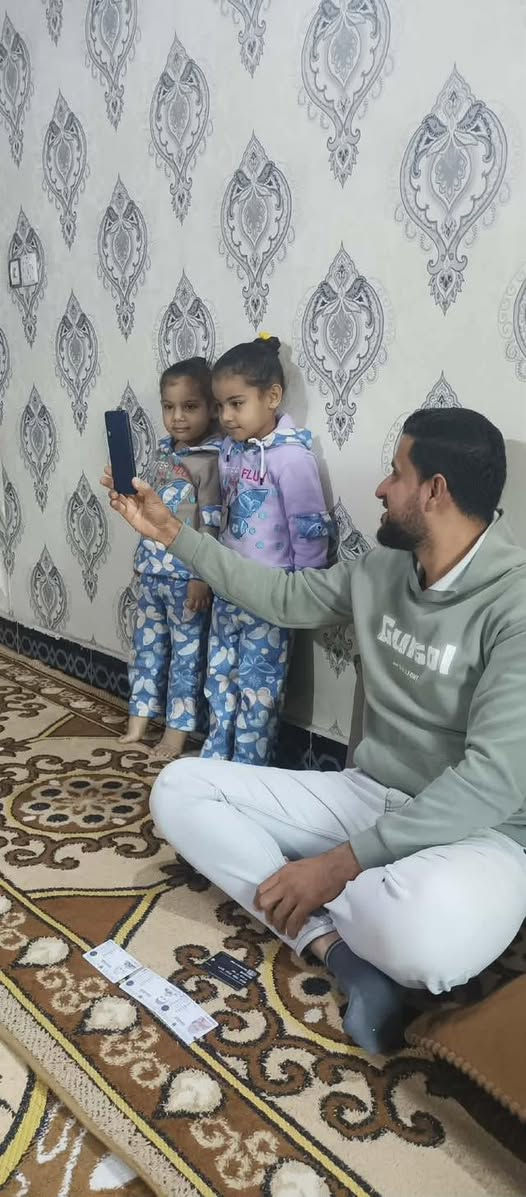 بسمه تعالى 

خدمة اضافه الاطفال لبطاقه التموينيه مجاناً وناتي الى المنزل 

انطلاقاً من واجبنا الديني والإنساني وخدمةً لأهلنا الكرام، يعلن فريق درع العقيده عن نزول كوادره إلى مناطق النهروان لتقديم الخدمة لأهلنا الأعزاء، وذلك من أجل المساعدة في إنجاز معاملات إضافة الأطفال على البطاقة التموينية وتسهيل الإجراءات على العوائل الكريمة.

إن هذه المبادرة تأتي إيماناً منا بأن خدمة الناس هي شرف ومسؤولية، وواجبنا أن نقف إلى جانب أهلنا ونكون عوناً لهم في قضاء حوائجهم وتخفيف عنائهم، خصوصاً في المعاملات الخدمية التي قد تأخذ من وقتهم وجهدهم الكثير. لذلك حرص فريقنا على التواجد بينكم ميدانياً لتقديم هذه الخدمة بكل إخلاص وأمانة.

كما نؤكد أن هدفنا الأول هو خدمة أبناء منطقتنا الكرام، والتعاون مع الجميع بروح الأخوة والمحبة، لأن المجتمع القوي يقوم على التعاون والتكافل بين أبنائه. وإن فريق درع العقيده سيبقى حاضراً لخدمة الناس متى ما دعت الحاجة، ساعياً لتقديم كل ما يستطيع من خدمات إنسانية واجتماعية.

نسأل الله سبحانه وتعالى أن يوفقنا لخدمة أهلنا وأن يجعل عملنا هذا خالصاً لوجهه الكريم، وأن يحفظ أهلنا في النهروان وجميع أبناء بلدنا العزيز، وأن يديم روح التعاون والتآخي بين أبناء المجتمع.

خادمكم الصغيرمسؤول فريق درع العقيده*

احمد مرتضى 

***********
