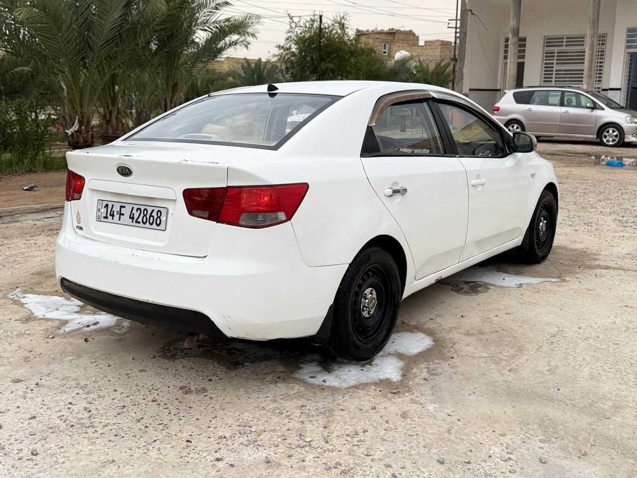 السلام عليكم ***********
كيا فورتي موديل 2010 خليجي 
  رش حزام فقط ب ولباقي كفالة عامة ،رقم بصرة أنكليزي بسمي تحويل ثاني يوم سيارة جاهزة مكينة كيرجدد تبريد حدادية جاهزة أي نقص مابيها
عنوان ناصرية,//السعر 82
