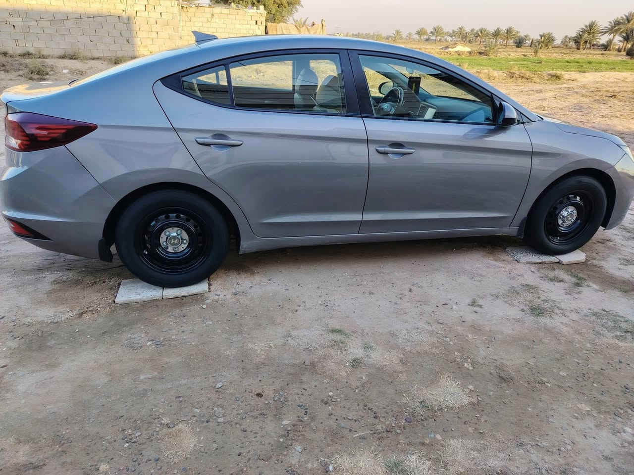 السلام عليكم النترا 2020 هزه جديده وسنويه جديده بأسمي شخصياا للبيع السعر 135 وبيها مجال محرك 2000 دوش جديد كير  AT حداديه تخم تاير تبريد تدفئه العنوان بابل قرب العلوية شريفه ***********
