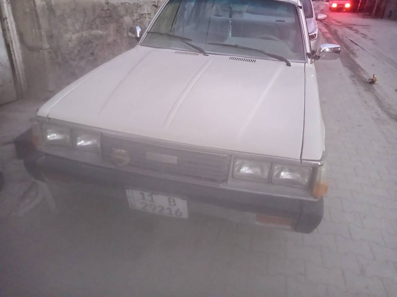 كرونه 81 السيارة معمره وجاهزة للأخير رقم بغداد دولي العنوان بغداد المنصور ***********
