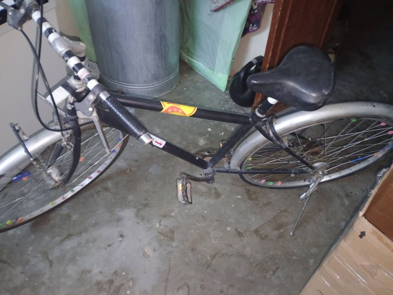 سلام عليكم اليوم عدنا بايسكل لبيع بايسكل نضيف مابي اي شي سعره 35الي يريد خلي يتصل عليه رقم ***********
