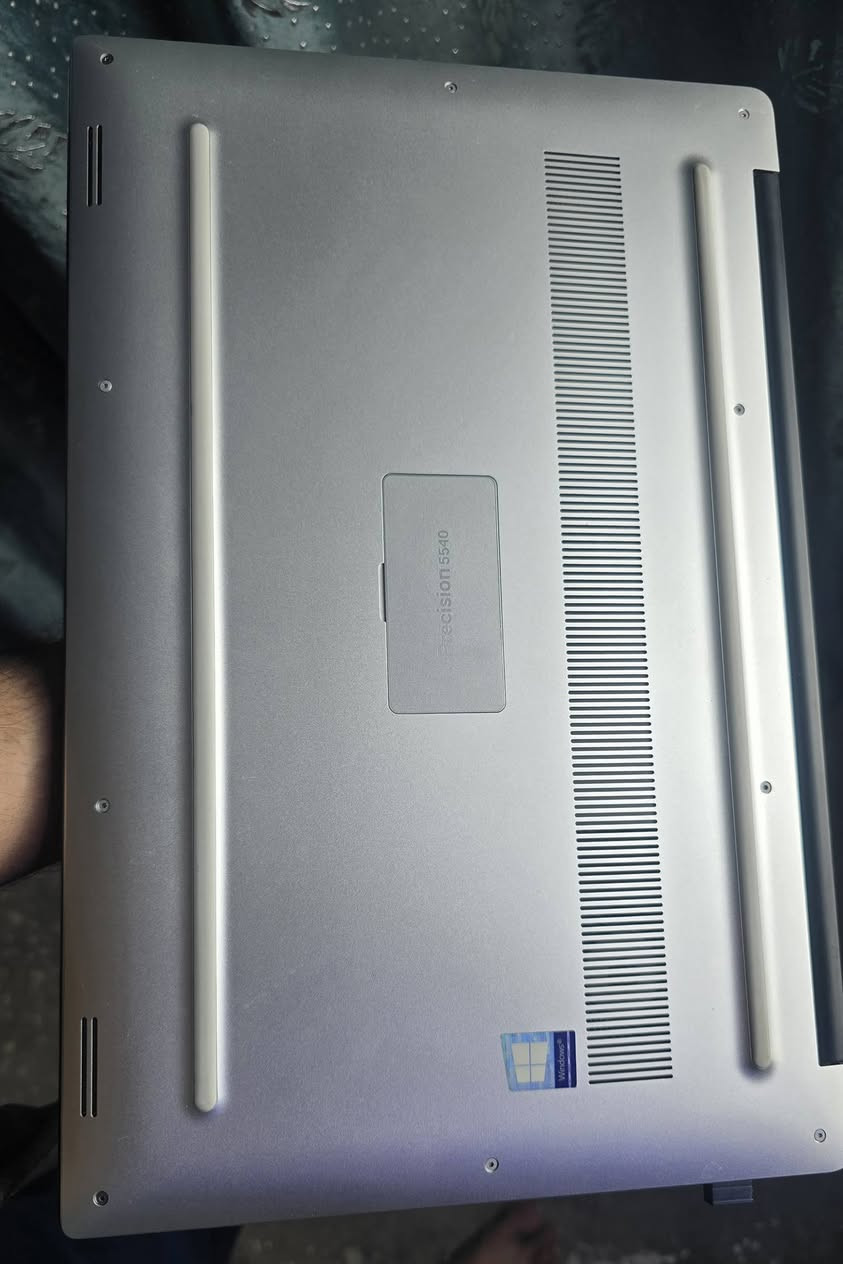 أستخدام قليل 
​الموديل: Dell Precision 5540 (Workstation).
​المعالج: Intel Core i9 - 9th Generation.
​الذاكرة (RAM): 32 GB.
​الهارد (Storage): 512 GB SSD NVMe.
​كارت الشاشة الأول: NVIDIA Quadro T2000 (4GB GDDR5).
​كارت الشاشة الثاني: Intel UHD Graphics 630.
​الشاشة: 15.6 Inch Full HD / UltraSharp.
​السعر ٨٠٠


**إذا كنت صاحب هذا الإعلان وتريد حذفه لأي سبب، رجاءا أرسل رسالة إلى الدعم الفني**