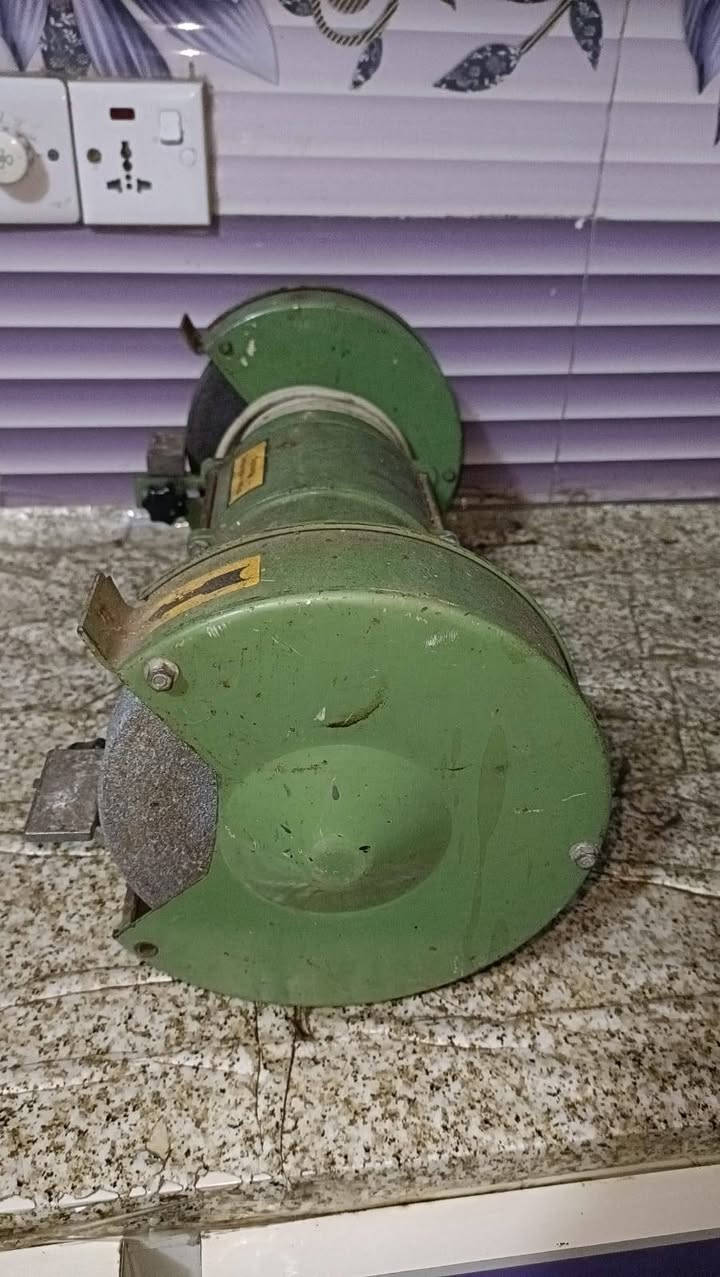 كوسره ثابتة الماني ضخمة  نظيفة جدا حجم 6 انج .


**إذا كنت صاحب هذا الإعلان وتريد حذفه لأي سبب، رجاءا أرسل رسالة إلى الدعم الفني**