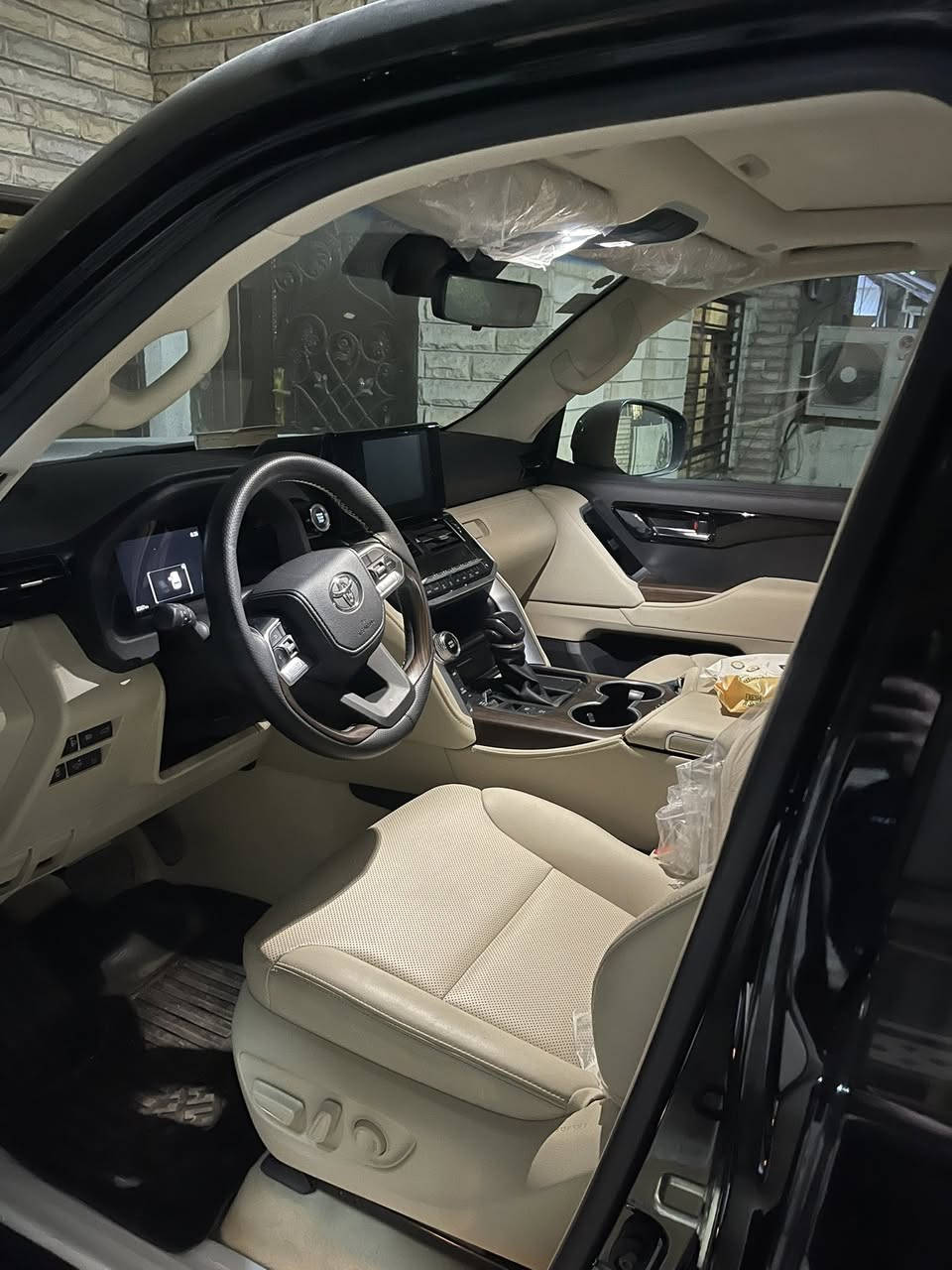 السلام عليكم عندي لندكروز ساز2025 ماشيه 2000 زيرو مغلفه BBfموجوده بغداد الغدير  سياره  GXRسياره sبلاك ادشن ***********
