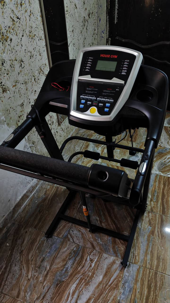 جهاز جري للبيع نظافة 100 ٪؜
استخدام ميعبر 15 مرة 
سبب البيع غير متفرغ للاستخدام 
جهاز HOUSE GYM

شرط النظافه تاخذه

يتحمل وزن 150 kg 
.دبل ماطور جبلي
.ملف ماطور نحاس 100 %
.مزود بنظام تزيت كهربائي بصوره صحيحه 100%
.مزود بمانع صدمات طبي
مزود بمفتاح الامان 

✅الشاشة ينطيك 

.قياس الوقت
.قياس المسافة المقطوعه
.قياس نبضات القلب
.قياس معدل السعرات الحراريه المحروقه
.التحكم بالسرعه
.التحكم بالجبلي
.مزود بنظام السماعه تعمل على بلوثوت والاواكس
.بي نظام ( جك رافعه ) يوفرلك مكان 
.بي حزام رجاج لتكسير الدهون
.قرص لف الخواصر 

سعره 300 الف للعلم الجديد 425الف
لا يوجد توصيل
للاستفسار 
***********
العنوان بغداد حي الجامعة
