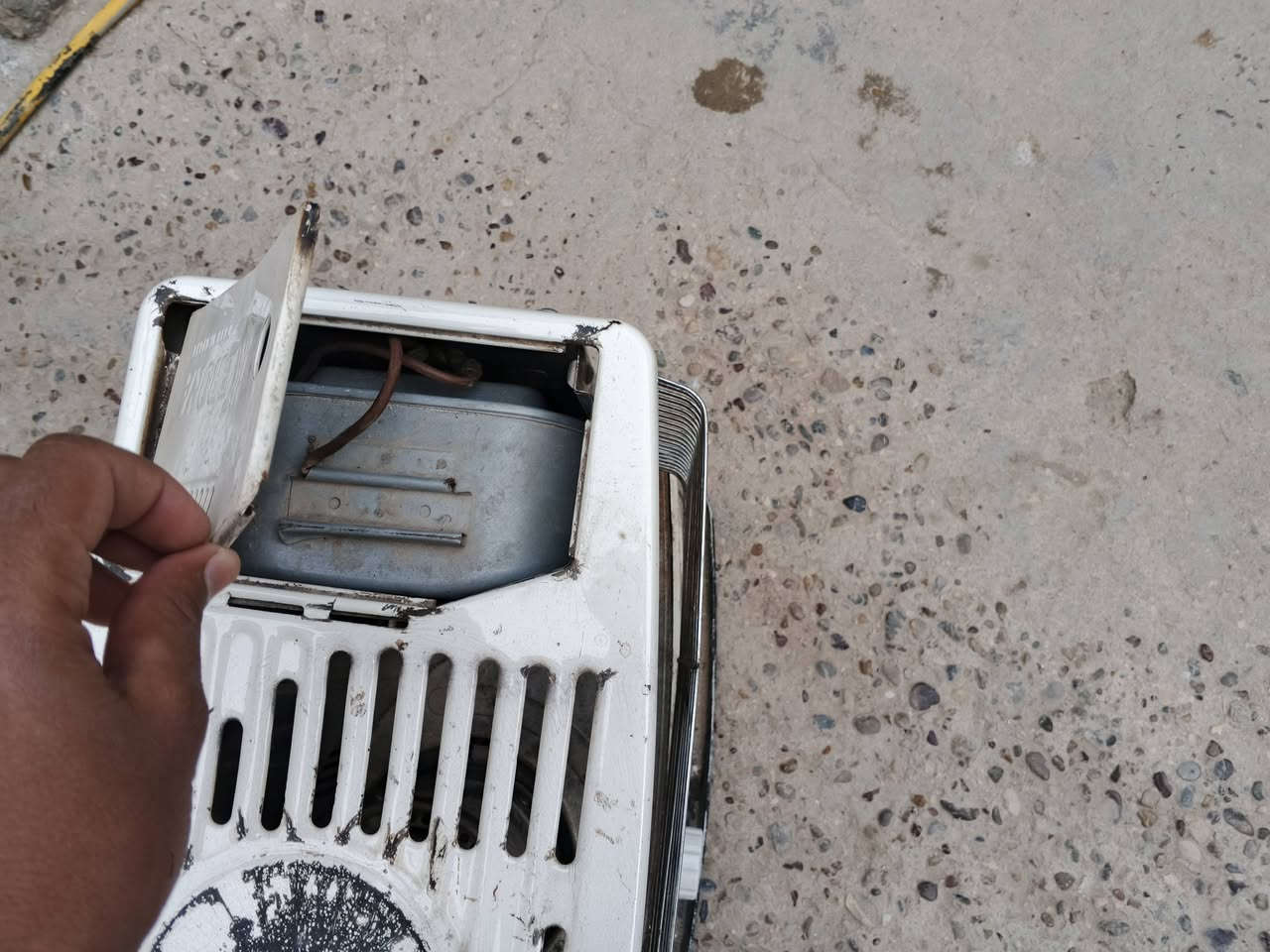 السلام عليكم يوجد صوبه للبيع السعر 30 المكان بابل للاستفسار الاتصال على الرقم ***********
